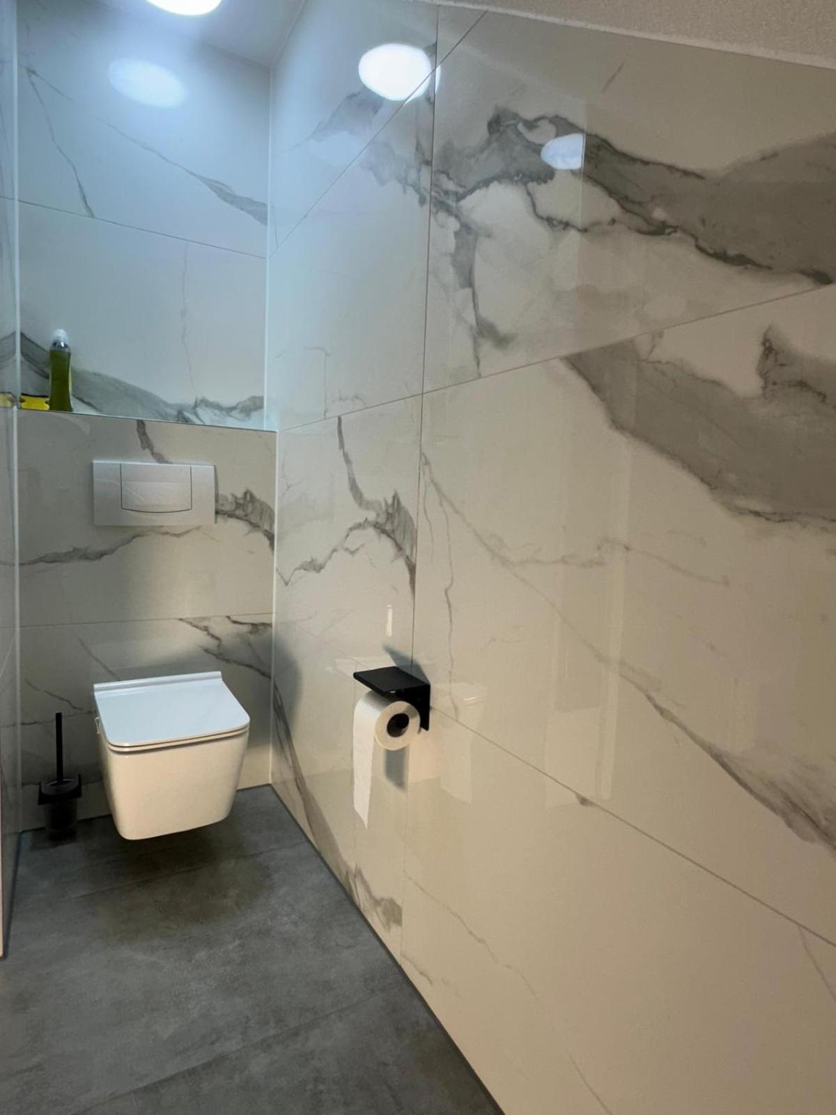 Flexible, Schoene Und Gut Aussehende Feriensuite Reutlingen Esterno foto
